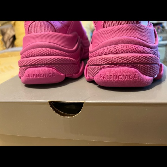 Balenciaga
Triple S sneakers
Womens - Picture 5 of 5